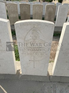 BAGHDAD (NORTH GATE) WAR CEMETERY - LAKE, W H